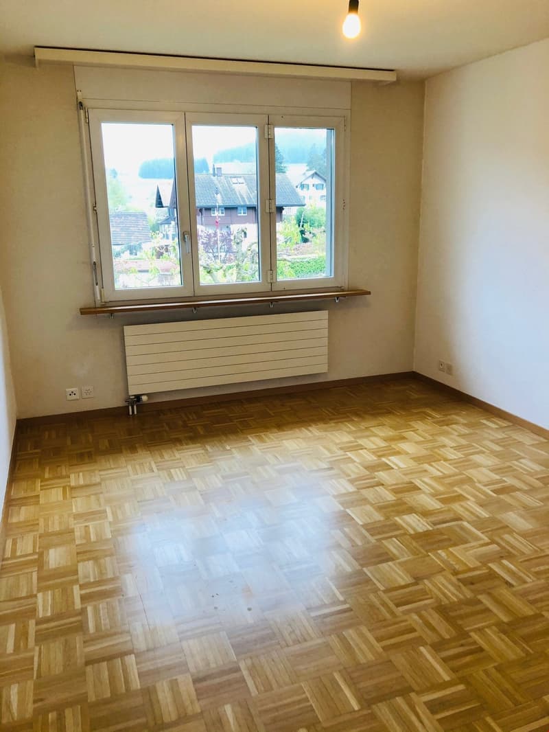 4.5 Zimmer Wohnung mit Balkon und Aussicht (9)