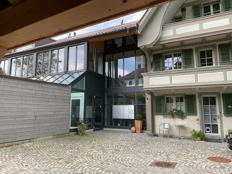 Charmante 2.5-Zimmer-Dachwohnung mit Balkon in Grosshöchstetten (2)