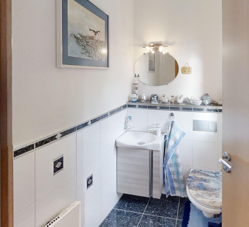 Modernes 5-Zimmer-Einfamilienhaus mit Hallenbad in Illhart (13)
