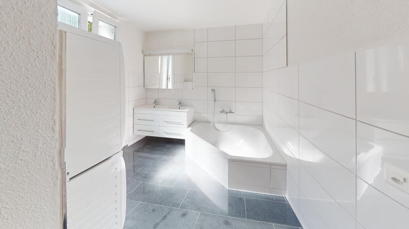 Sanierte 4.5-Zimmer-Altbauwohnung mit Terrasse  und Balkon (11)