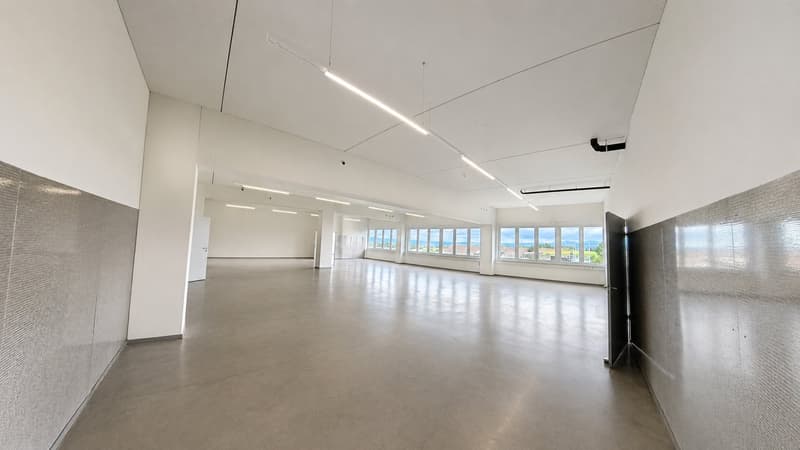 Modern Industrial and Commercial Property - Clearly Visible from the Highway (5)