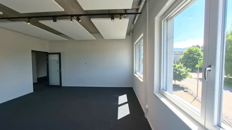 On the 4th floor, 58 m² are still available in an attractive location with a far-reaching view. (3)