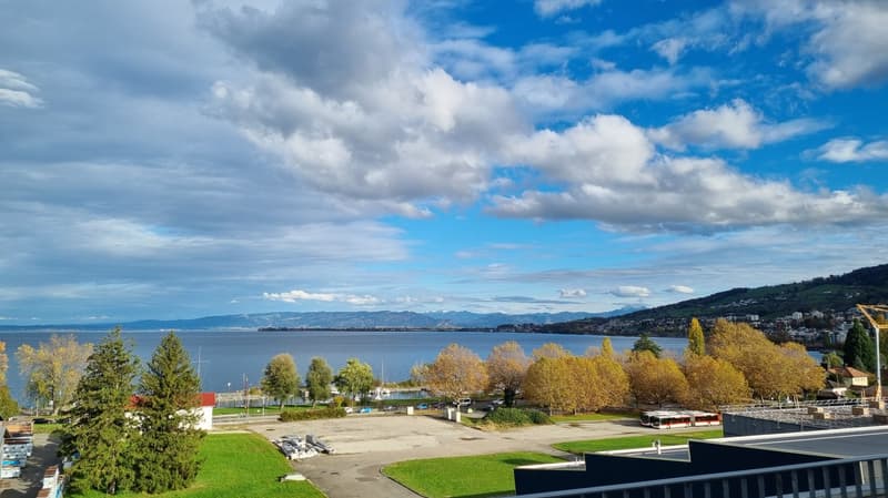 On the 4th floor, 58 m² are still available in an attractive location with a far-reaching view. (6)