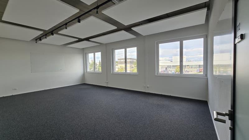 On the 4th floor, 58 m² are still available in an attractive location with a far-reaching view. (4)