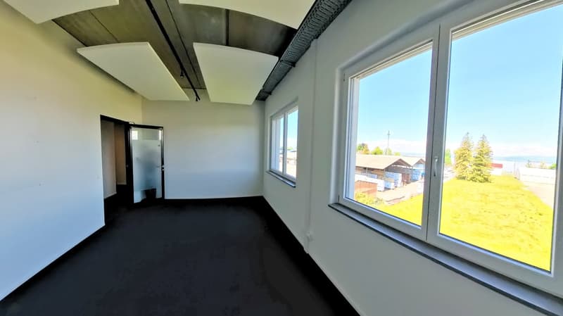 Modern commercial, practice, therapy, and office spaces in Goldach (6)