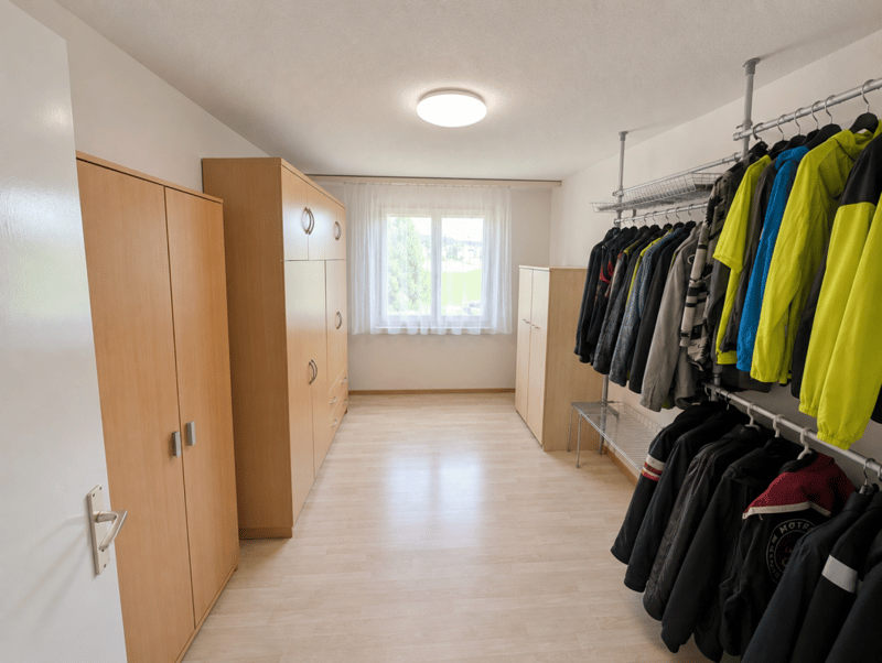 Modernized 4.5-room apartment in a family-friendly location (6)