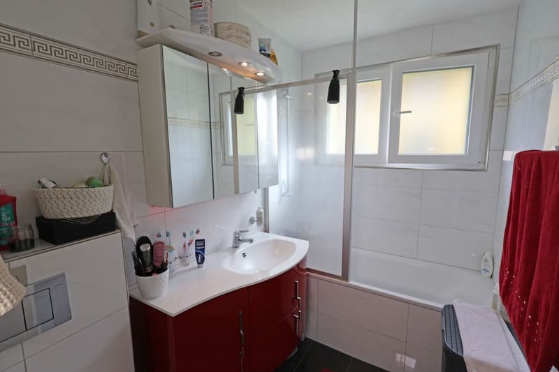 Gut unterhaltene, 3.5 Zimmer Gartenwohnung mit Charme (6)