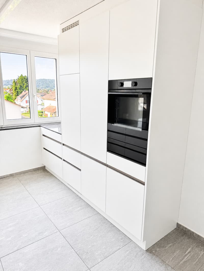 Primo occupazione dopo ristrutturazione completa – appartamento 4.5 locali attraente con vista a Schöftland (3)