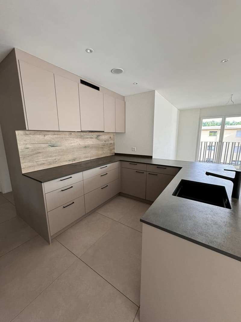 Modern 4.5-room apartment in Zwingen – New building with balcony and top equipment (4)