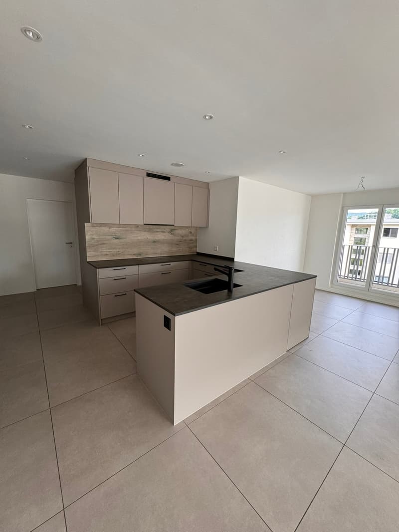 Modern 4.5-room apartment in Zwingen – New building with balcony and top equipment (3)