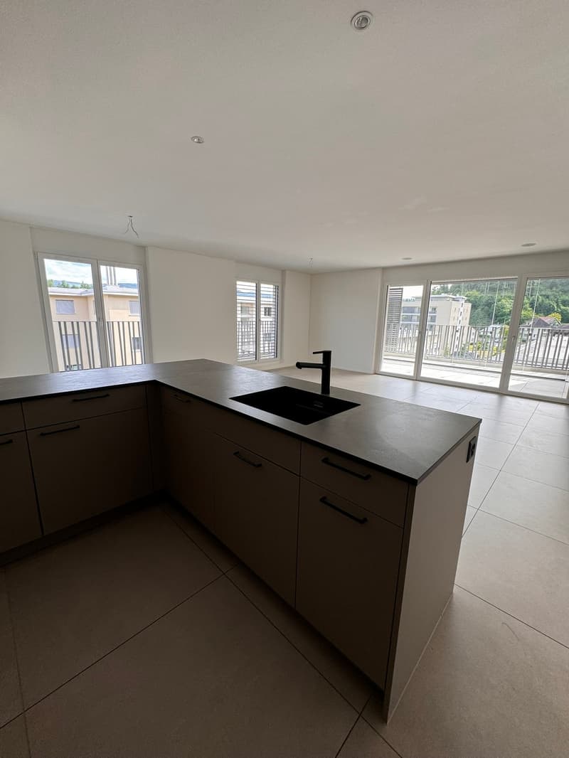 Modern 4.5-room apartment in Zwingen – New building with balcony and top equipment (5)