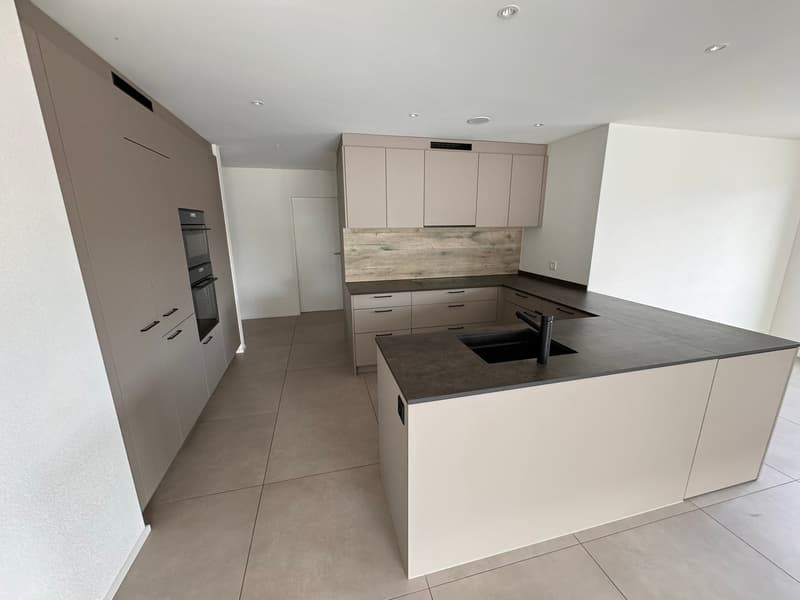Modern 4.5-room apartment in Zwingen – New building with balcony and top equipment (8)