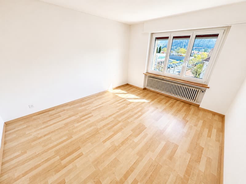 Appartamento di 4 locali luminoso e ben curato con balcone in una zona tranquilla (10)
