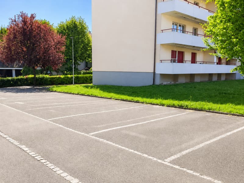 Appartamento di 4 locali luminoso e ben curato con balcone in una zona tranquilla (15)