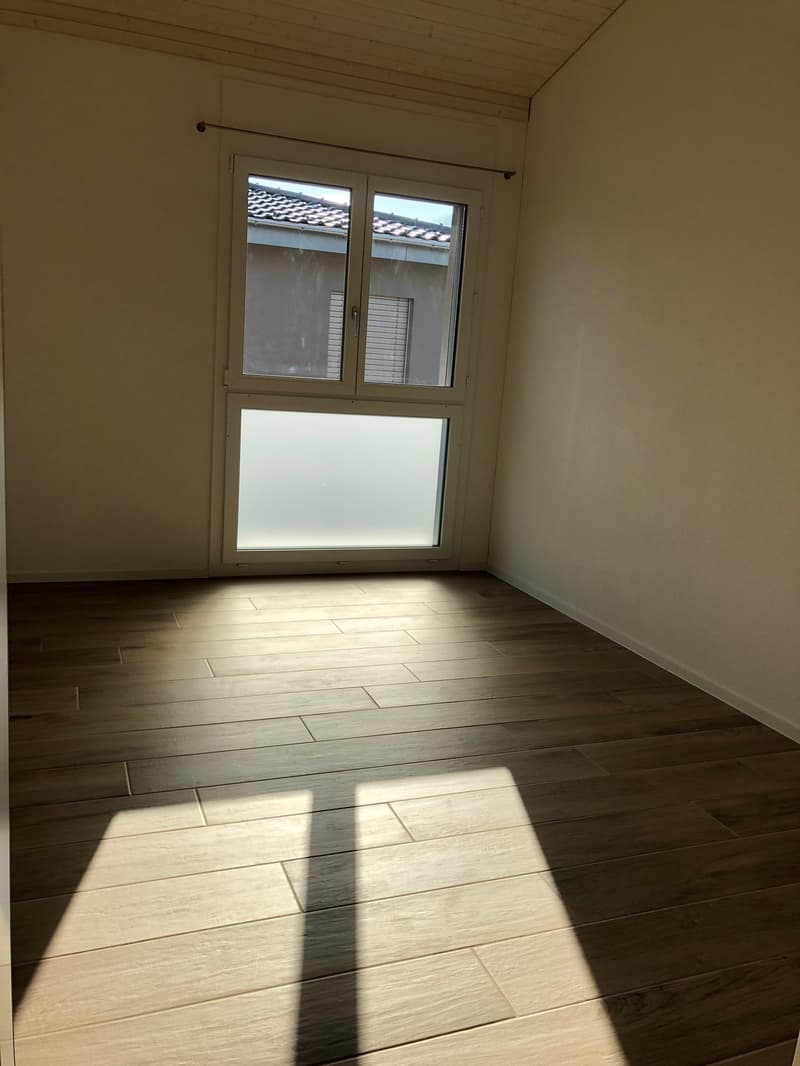Moderne 3.5-Zimmer-Dachwohnung in Leibstadt – sofort verfügbar! (6)