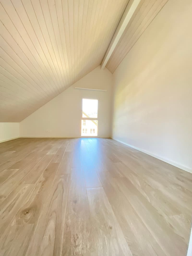 Grosszügige 4.5-Zimmer-Dachwohnung mit Aussicht in Holderbank (5)