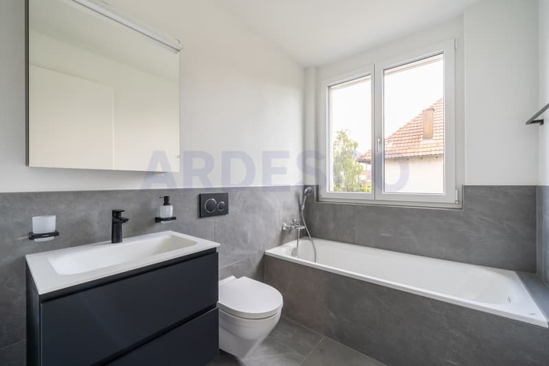 Nasszelle mit Badewanne