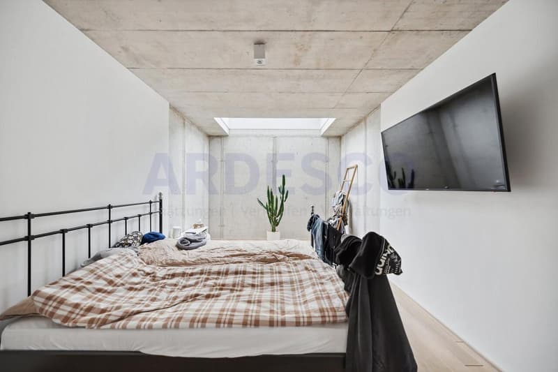 Hauptschlafzimmer mit direktem Zugang zum Badezimmer