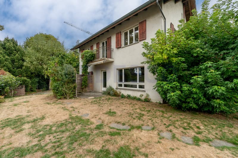Gartenbereich Strassenseite
