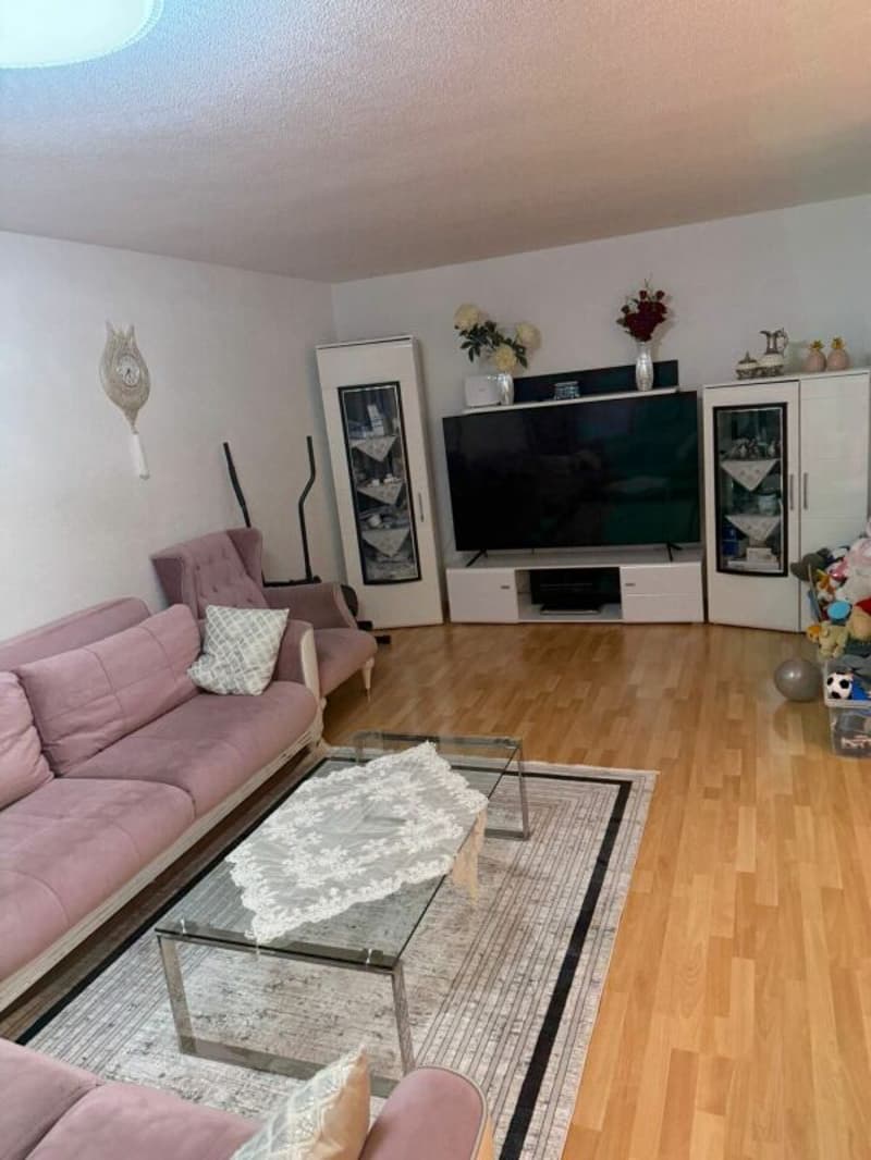 Spacious 4.5 room apartment in the "Flurhof" district (2)