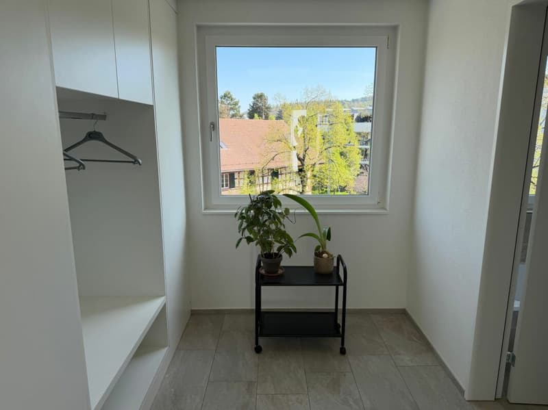 Entrée mit Garderobe