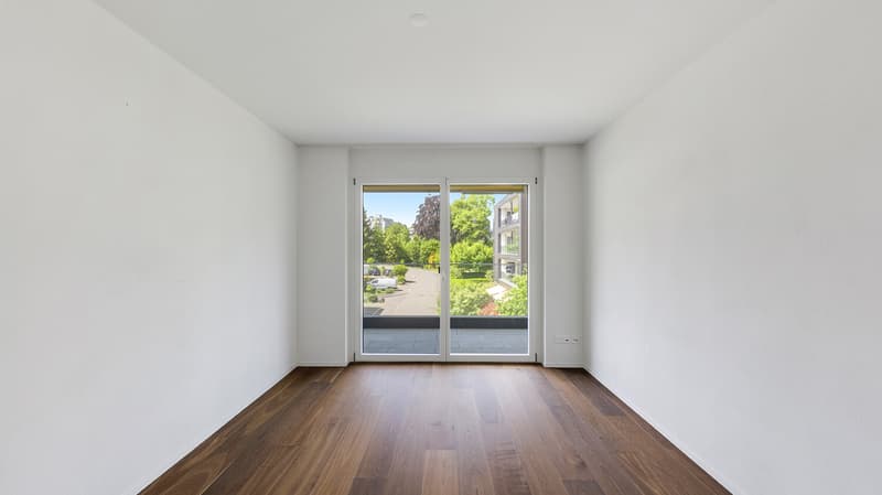 Zimmer mit direktem Zugang zur weitläufigen Terrasse und schönem Aussenbezug (Zimmer 2)