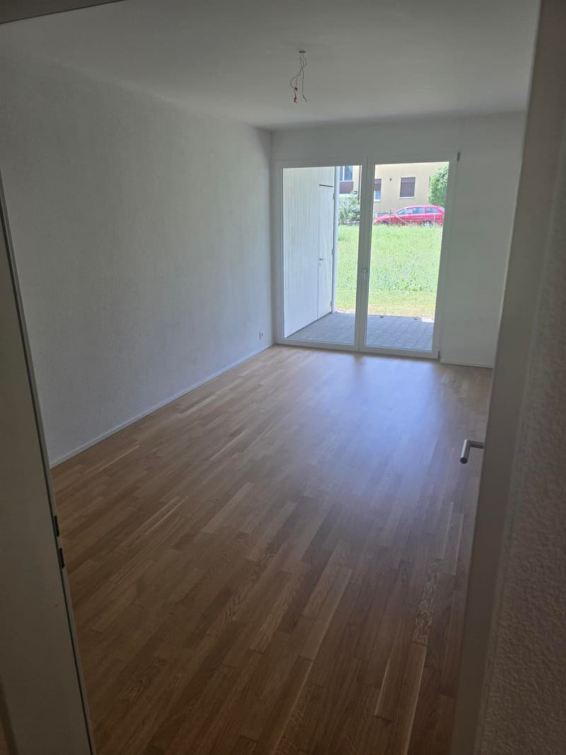 Bright ground floor apartment with seating area – available immediately! (5)