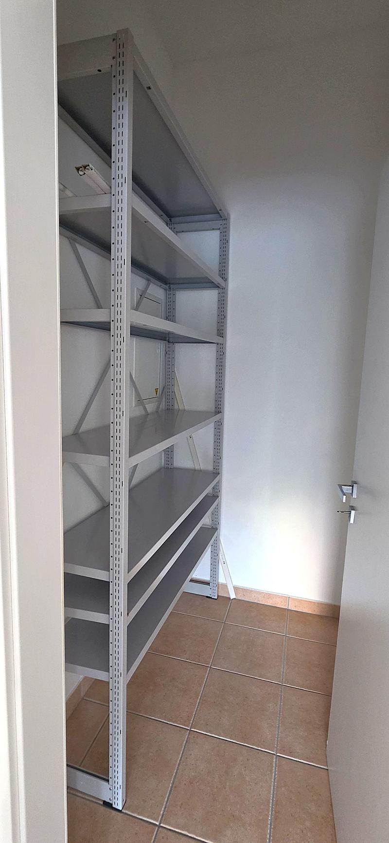 Breganzona: comfortable office/store with windows and 2 parking spaces (6)