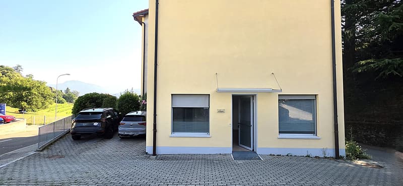 Breganzona: comfortable office/store with windows and 2 parking spaces (7)