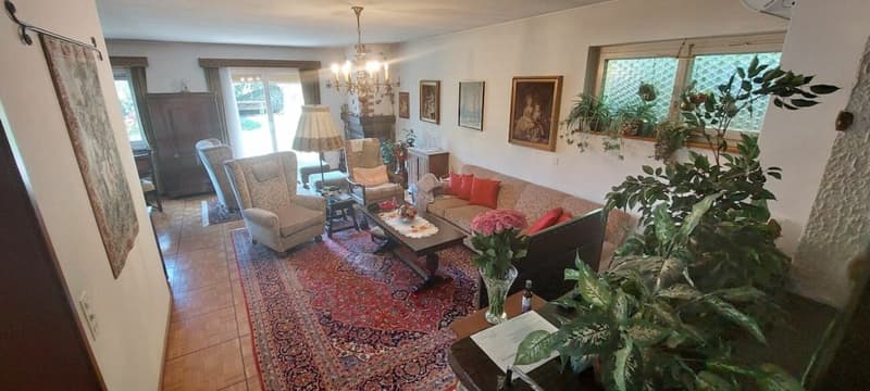 Grosses u. privates EFH mit Lift mit Grottino, Zweitwohnsitz! Ampia e prestigiosa casa unifamiliare privata con ascensore, grottino e possibilità di residenza secondaria. (9)