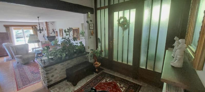 Grosses u. privates EFH mit Lift mit Grottino, Zweitwohnsitz! Ampia e prestigiosa casa unifamiliare privata con ascensore, grottino e possibilità di residenza secondaria. (12)