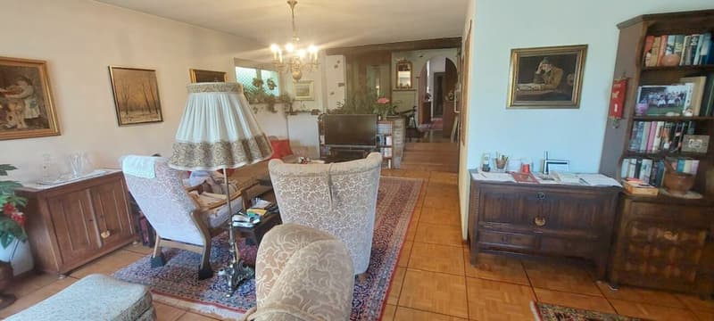 Grosses u. privates EFH mit Lift mit Grottino, Zweitwohnsitz! Ampia e prestigiosa casa unifamiliare privata con ascensore, grottino e possibilità di residenza secondaria. (10)
