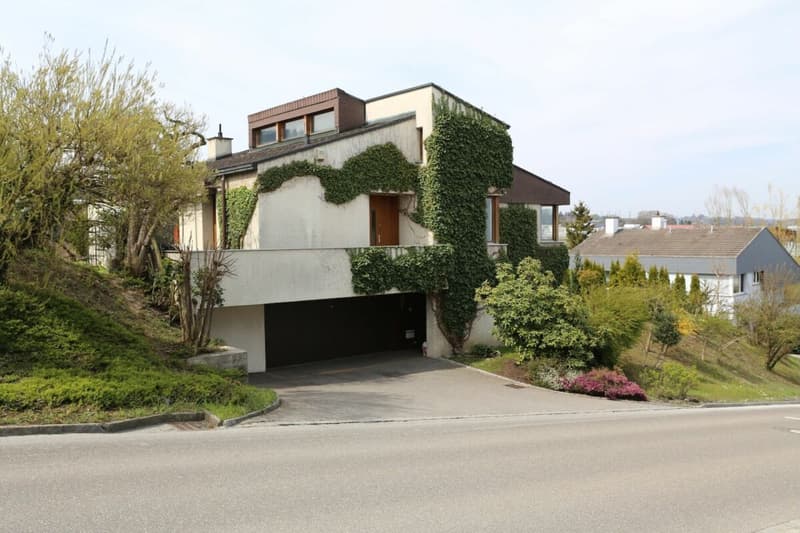 Villa mit Seesicht und mit separatem Bauland an sehr guter Lage. (2)