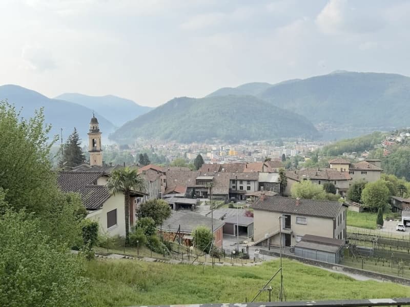 Haus mit Einliegerwohnung und Seesicht  Casa con appartamento indipendente e vista lago. (5)