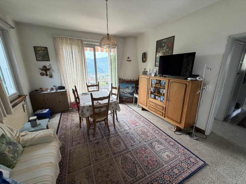 Haus mit Einliegerwohnung und Seesicht  Casa con appartamento indipendente e vista lago. (9)