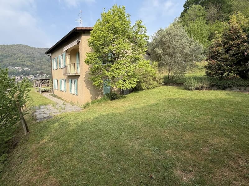 Haus mit Einliegerwohnung und Seesicht  Casa con appartamento indipendente e vista lago. (3)