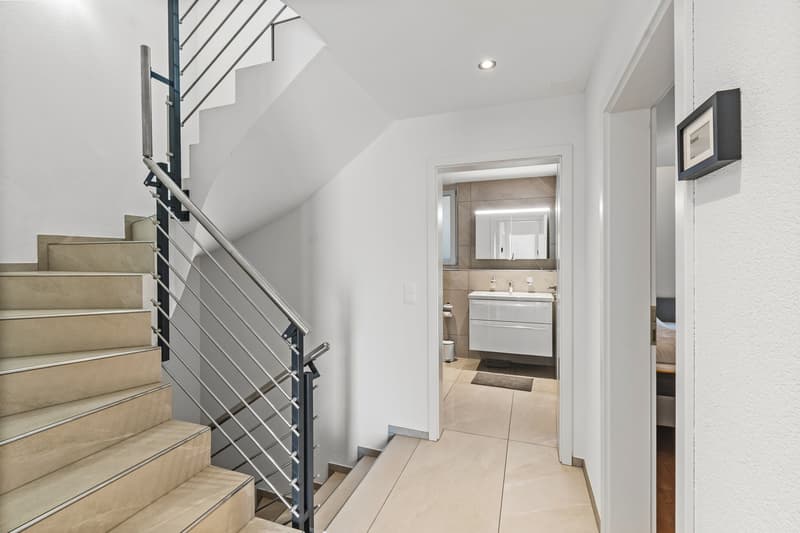Three modern terrace houses with lift and spacious garden (18)