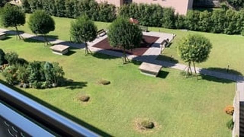 Bright 2.5-room apartment with pool and wellness area (11)