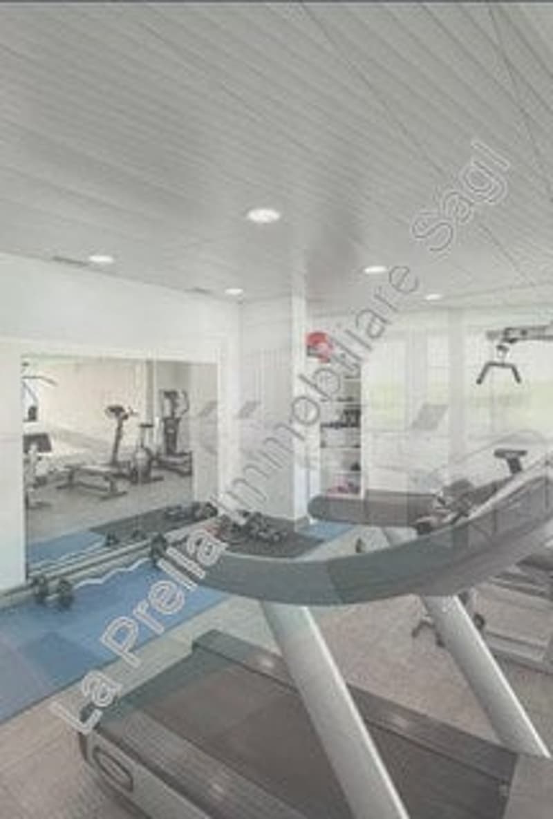 Bright 2.5-room apartment with pool and wellness area (10)