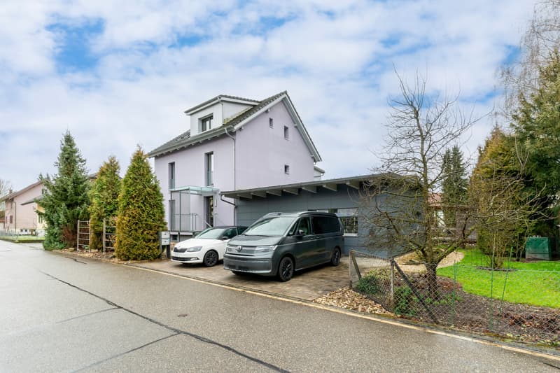 3 Parkplätze vor dem Haus