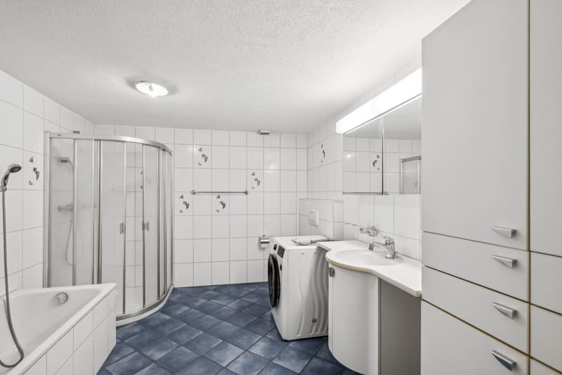 Badezimmer der Wohnung im 1. Obergeschoss