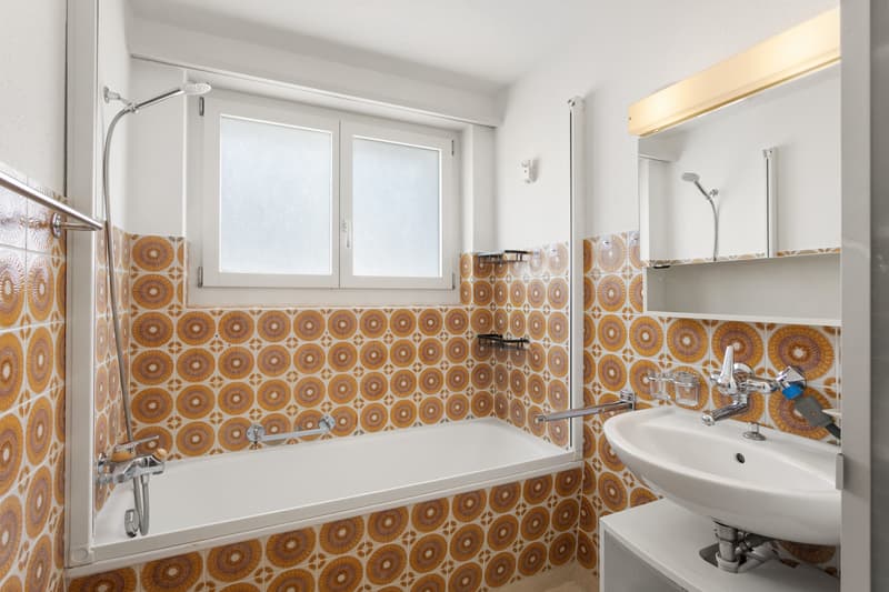 Badezimmer mit Badewanne