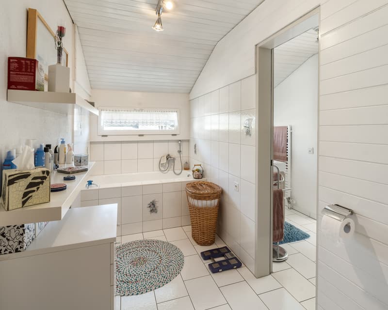 Nasszelle mit Badewanne