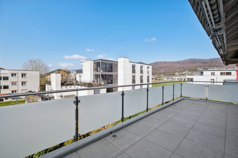 Grosszügiger Balkon für sonnige Stunden