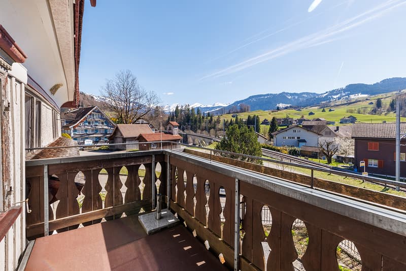 Balkon mit Aussicht auf die Churfirsten