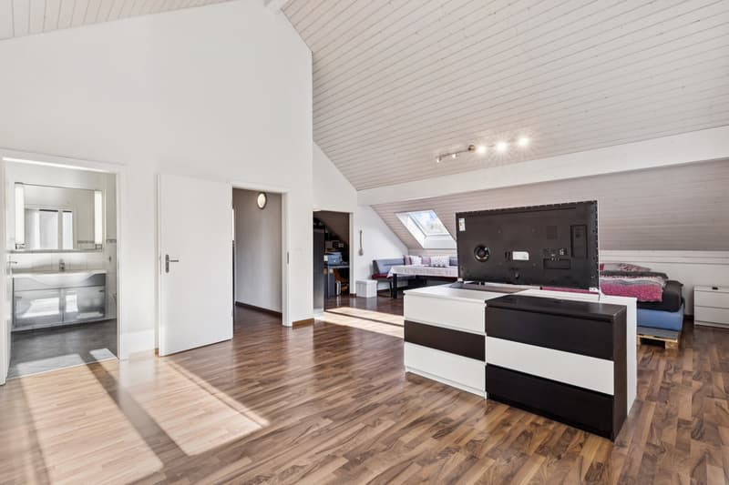 Riesiges Schlafzimmer mit option dieses in zwei Räume aufzuteilen