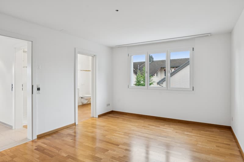 Grosszügiges helles Schlafzimmer