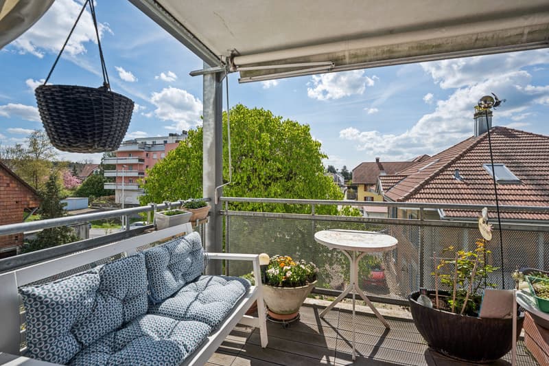 Balkon mit Mittags- und Abendsonne