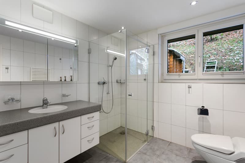 Badezimmer mit Dusche