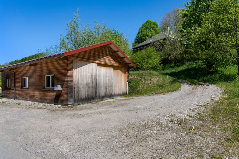 Garagengebäude mit Platz für bis zu 6 Fahrzeuge